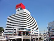 追浜駅直結商業ビル「サンビーチ追浜」当社はこの１階にございます。