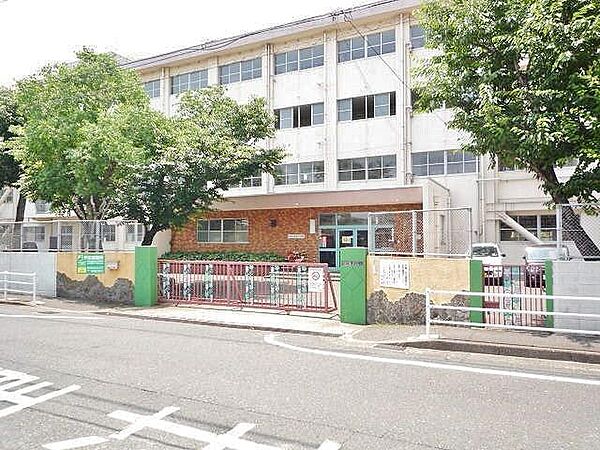 画像16:北九州市立足立小学校(340m)