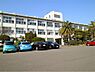 周辺：水巻町立水巻中学校（2203m）