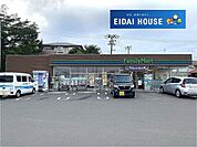 ファミリーマート仙台国見ケ丘店 徒歩11分。 820m