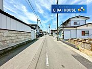 前面道路含む外観