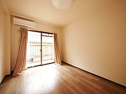 エジリスカイコート 102 1階ワンルームのリビング/ダイニング