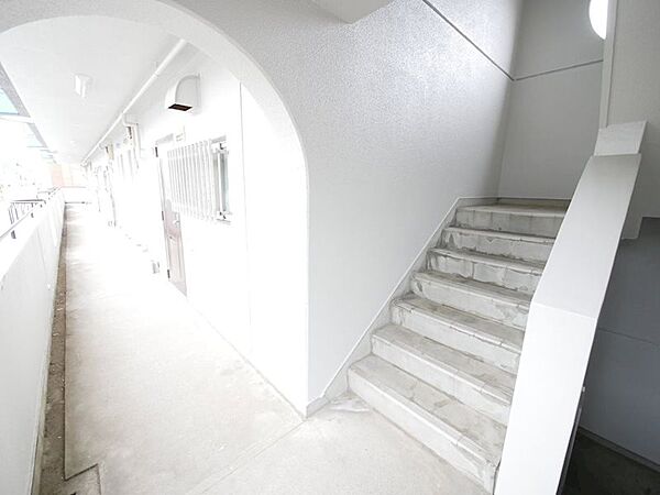 画像22:共用廊下・階段
