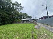 物件遠望。北側の壁は株式会社フリー・コンストラクション様の敷地です。音はほとんどしていません