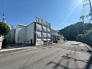 駐車スペースをしっかり確保できる土地です。