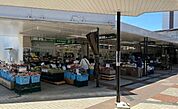 業務スーパー左近山団地店。地域密着型の便利なお店です。