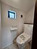トイレ：こちらも小窓がある2階のトイレです。