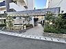 エントランス：マンションの顔ともいうべきウェルカムゲート。