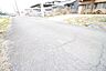 外観：前面道路含む現地写真