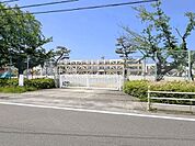 岩倉南小学校 550m