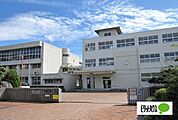 小学校「明石市立江井島小学校まで903m」