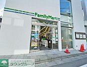 ファミリーマート代官山駅前店 徒歩5分。 390m