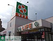 ライフ 徒歩4分。 270m