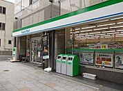 ファミリーマート築地一丁目店 492m