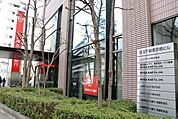 三菱東京UFJ銀行新富町支店 804m