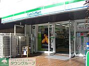 ファミリーマートヴィータイタリア店 104m