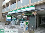 ファミリーマート 徒歩6分。コンビニ 460m