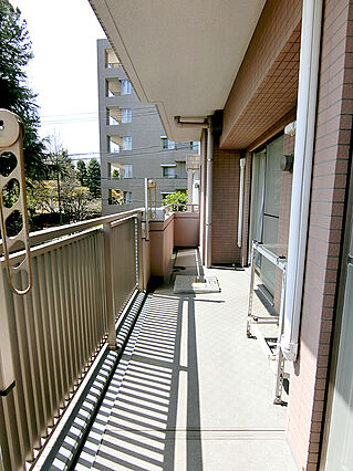 明るいバルコニ...