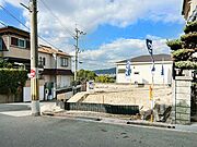 南西角地のため陽当たり・通風良好です。