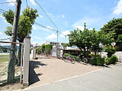 箕面市立西南小学校（1068m）