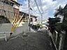 その他：【前面道路】スーパーやコンビニなどの生活施設が徒歩圏内に揃っており、買い物や日々の用事がスムーズに済ませられる便利な立地。