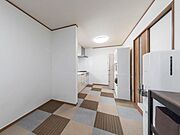 【リビング】太陽光パネル・蓄電池を設置しております。光熱費の削減にもつながり、家計の手助けをしてくれます。