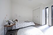 【建物プラン例】価格：2400万円、建物面積：132.2m2、間取：4LDK