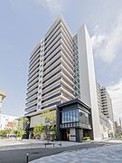 【現地写真】阪急神戸線「塚口」駅まで徒歩約1分という駅前立地で、通勤・通学の利便性はもちろん、移動時間の短縮によりゆとりある生活を実現できます。