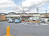 周辺：セブンイレブン 箕面坊島1丁目店（400m）