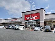 バロー名和店まで　1300m　徒歩約17分　広い駐車場、鮮魚・野菜・お惣菜が充実したスーパーです
