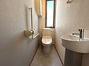 トイレは各階に完備！朝の混雑時や夜間も気兼ねなく使えて安心です♪