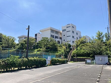 八幡中学校まで 1742m 徒歩約22分●避難された方が困らないように防災機器管理材を常備してます。年一回体育の部・文化の部の二日間にわたって行われる「飛翔祭」という行事があります。