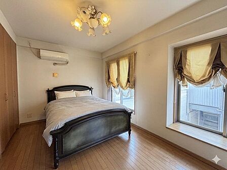明るく開放的な洋室は、家具の配置もしやすく、多彩な使い方ができる快適な空間です!