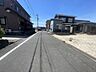 外観：見通しの良い直線道路。毎日の駐車も安心です！