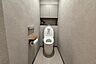 トイレ：トイレには快適な温水洗浄便座付き！
