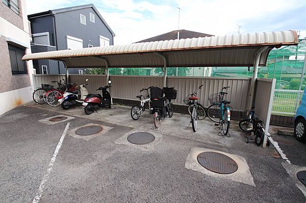 画像4:駐輪場＆バイク置場