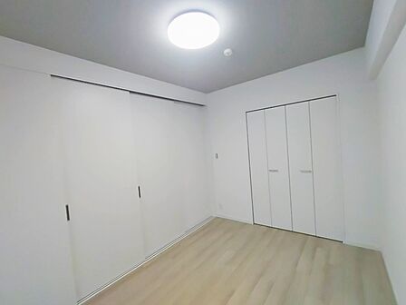 和室を洋室へ一新し、使いやすく快適な空間に。クローゼットと間仕切り戸を新設しました。■2026年8月下旬リノベーション完成