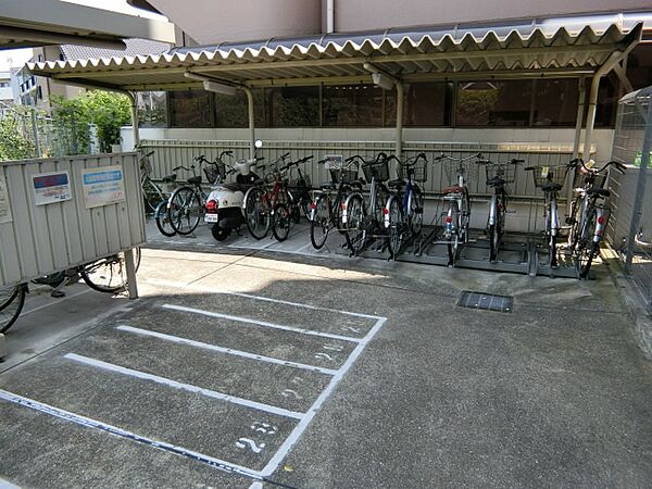 画像7:駐輪場　バイク置場