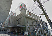ローソンJR茨木東口店(コンビニ)まで583m