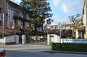 茨木市立養精中学校(中学校)まで490m
