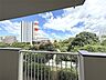 その他：ベランダから正面眺望。街中で緑と青のコントラストが豊かに感じられるのは、光風ハイツの隠れた魅力の一つです。
