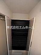 玄関　シューズボックス付（収納充実してます）