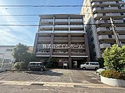 外観　宅配BOX　敷地内平面駐車場　屋根付駐輪場　物置有