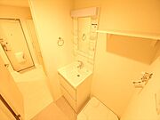 脱衣所　独立洗面台（シャンプードレッサー付）　同仕様写真