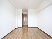 洋室7.6帖　クローゼット付（収納充実してます）