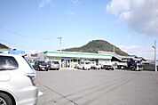 ファミリーマート高松西ハゼ町店まで141ｍ