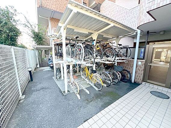 敷地内に駐輪場...