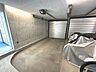 駐車場：専用使用権のついた屋内駐車場（無償）。防犯性も高く愛車を雨や風から守ってくれます。