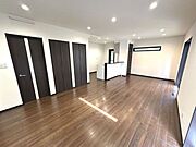 一日の中で最も長い時間を過ごすＬＤＫは20.4帖と広々、レイアウトもしやすく、広々とした空間には自然と家族の笑顔が集います。 