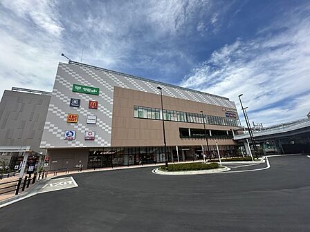 ららテラス北綾瀬 2025年6月24日に開業。千代田線北綾瀬駅からペデストリアンデッキで直結。